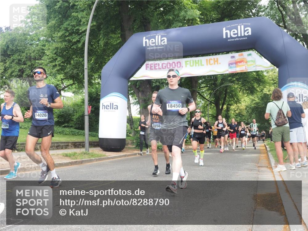 29.06.2025 - hella hamburg halbmarathon KatJ http://msf.ph/oto/8288790 29.06.2025 10:41:47 Zwischen KM18-KM19 1815, 2119, 3041, 3058, 3256, 6581 meine-sportfotos.de