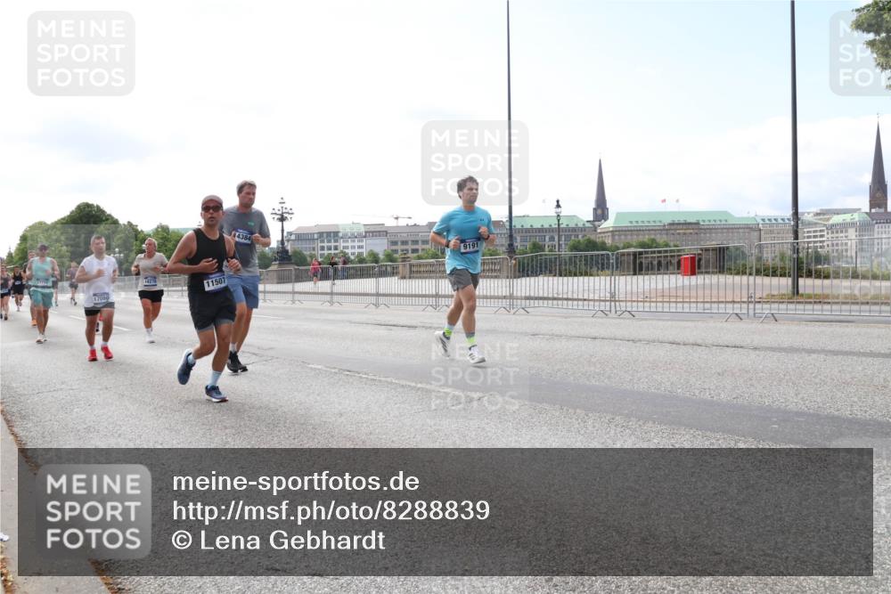 29.06.2025 - hella hamburg halbmarathon Lena Gebhardt http://msf.ph/oto/8288839 29.06.2025 10:11:49 Lombardsbrücke 1328, 1531, 1866, 1992, 3363, 4227, 5379, 5605, 7571, 8115, 8807, 8810, 9191, 9428, 10042, 10372, 10409, 10428, 11321, 11507, 11525, 11537, 11581, 11755, 11917, 12473, 13171, 13177, 13203, 13542, 13939, 13958, 14008, 14196, 14384, 15137, 15797, 15945, 16976, 17080, 17638, 17774, 17866, 18261, 18278, 18382, 18395, 18655, 19172 meine-sportfotos.de
