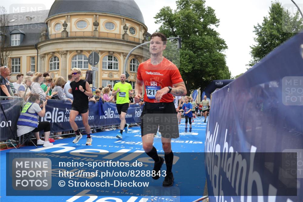 29.06.2025 - hella hamburg halbmarathon Strokosch-Dieckow http://msf.ph/oto/8288843 29.06.2025 10:48:59 Ziel 1381, 1452, 2260, 3213, 3985, 4832, 4847, 4890, 7067, 7297, 8302, 8821, 8889, 9661, 9695, 12534, 13009, 13183, 13614, 13688, 13976, 16627, 17632, 18873 meine-sportfotos.de