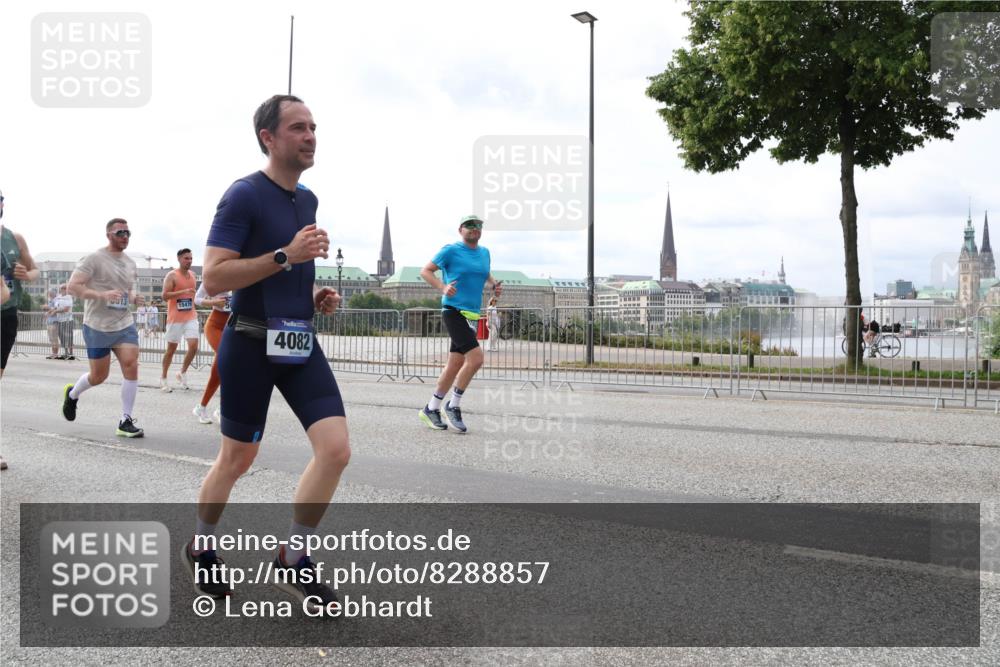 29.06.2025 - hella hamburg halbmarathon Lena Gebhardt http://msf.ph/oto/8288857 29.06.2025 10:21:05 Lombardsbrücke 15470, 4082, 1028, 1266, 1658, 2053, 2101, 2271, 2325, 2383, 2635, 2834, 2923, 2945, 2956, 2986, 3122, 3161, 3247, 3453, 3781, 3813, 4082, 4288, 4350, 4754, 4869, 5041, 5061, 5373, 5395, 5493, 5625, 5767, 6275, 6308, 6608, 6844, 7228, 7522, 7553, 7608, 8113, 8724, 8726, 8844, 8940, 9005, 9011, 9108, 9236, 9501, 9981, 10050, 10350, 10585, 10602, 11100, 11145, 11698, 11995, 12175, 12694, 12844, 13057, 13508 meine-sportfotos.de