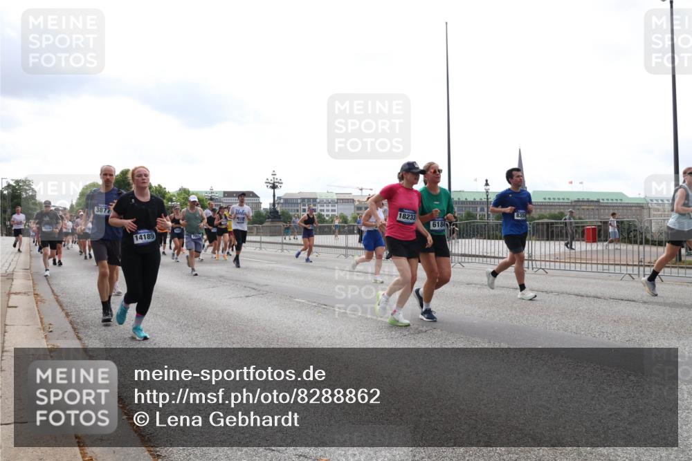 29.06.2025 - hella hamburg halbmarathon Lena Gebhardt http://msf.ph/oto/8288862 29.06.2025 10:36:10 Lombardsbrücke 15248, 3877, 14189, 7086, 18233, 6184, 8350, 1008, 1010, 1036, 1102, 1108, 1183, 1224, 1336, 1775, 1780, 1835, 2352, 2520, 2811, 2827, 2870, 3243, 3398, 3401, 3404, 3598, 3699, 3741, 3877, 3990, 4245, 4326, 4413, 4442, 4798, 4902, 4937, 5012, 5246, 5427, 5540, 5573, 5666, 5747, 5809, 5919, 6021, 6092, 6093, 6184, 6417, 6667, 6845, 6896, 7086, 7111, 7140, 7275, 7304, 7575, 7576, 8333, 8356, 8498, 8530, 8581, 8947, 9115, 9117, 9229, 9432, 9819, 12408 meine-sportfotos.de