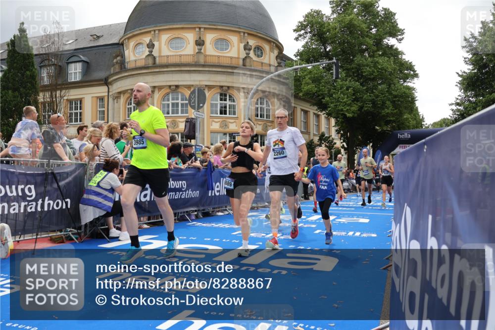 29.06.2025 - hella hamburg halbmarathon Strokosch-Dieckow http://msf.ph/oto/8288867 29.06.2025 10:49:00 Ziel 1381, 1452, 2260, 3213, 3985, 4832, 4847, 4890, 7067, 7297, 8302, 8821, 8889, 9661, 9695, 12534, 13183, 13614, 13688, 13976, 16627, 17173, 17632, 18598 meine-sportfotos.de