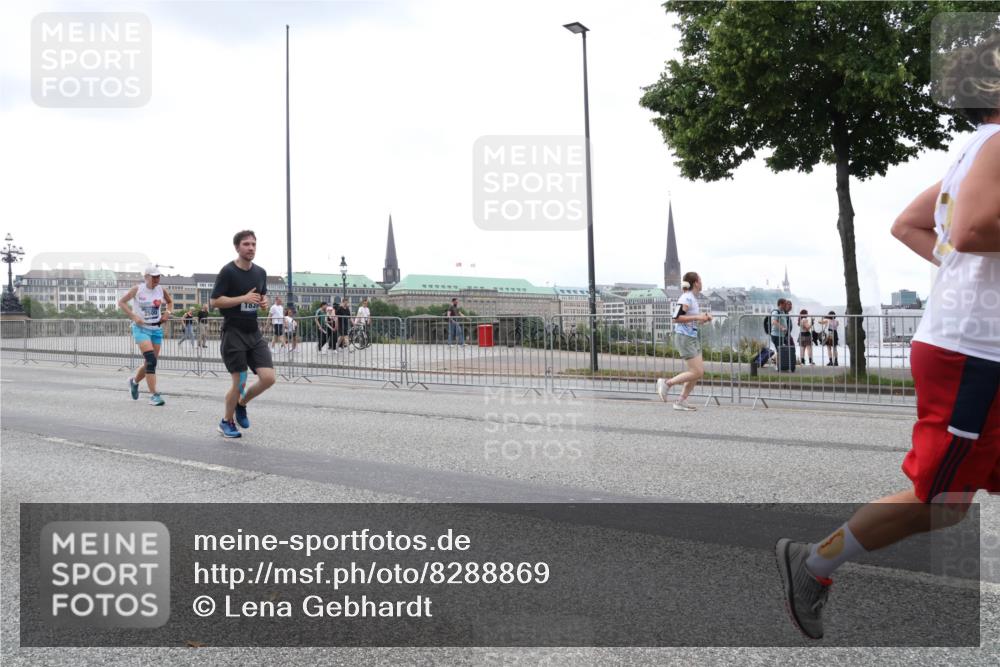 29.06.2025 - hella hamburg halbmarathon Lena Gebhardt http://msf.ph/oto/8288869 29.06.2025 10:46:39 Lombardsbrücke 1073, 1363, 1371, 1375, 1429, 1465, 1532, 1608, 1720, 1837, 1999, 2162, 2211, 2320, 2500, 2697, 2981, 3277, 3406, 3407, 3469, 3734, 3823, 4119, 4202, 4296, 4342, 4355, 4448, 4604, 5697, 5700, 5854, 5953, 6068, 6124, 6161, 6740, 7303, 7364, 7368, 7374, 7412, 7767, 7827, 7960, 7983, 8047, 8477, 8486, 8551, 8553, 8700, 9129, 9337, 9445, 9691, 10153, 10230, 11361, 11910, 12298, 12333, 12507, 12522, 13969, 14261, 15852, 16882, 16987 meine-sportfotos.de