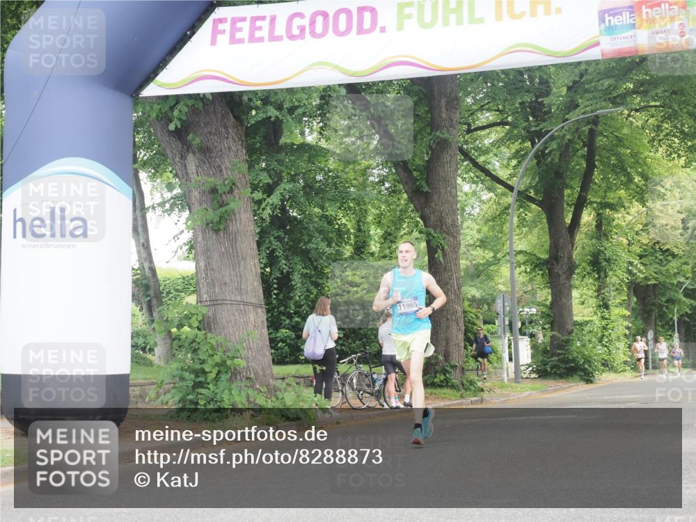 29.06.2025 - hella hamburg halbmarathon KatJ http://msf.ph/oto/8288873 29.06.2025 10:12:23 Zwischen KM18-KM19  meine-sportfotos.de
