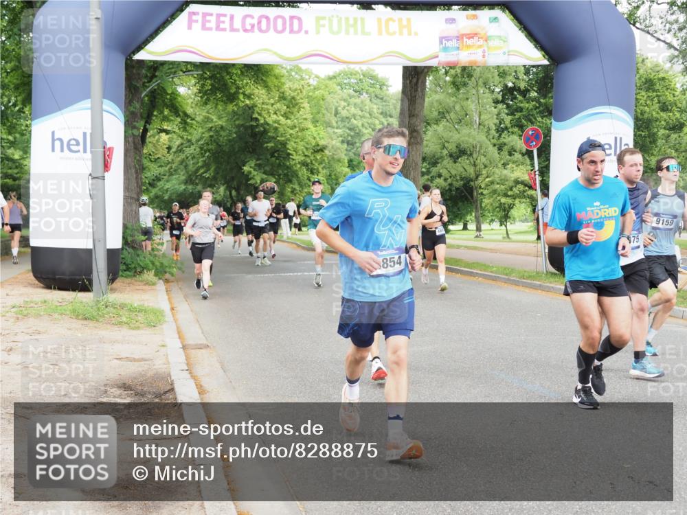 29.06.2025 - hella hamburg halbmarathon MichiJ http://msf.ph/oto/8288875 29.06.2025 10:33:21 Zwischen KM18-KM19 2098, 2590, 4854, 7167, 9030, 9159, 10741, 12643, 14722, 18637 meine-sportfotos.de