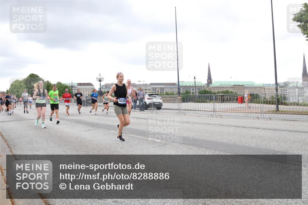 29.06.2025 - hella hamburg halbmarathon Lena Gebhardt http://msf.ph/oto/8288886 29.06.2025 10:55:35 Lombardsbrücke 7396, 8626, 1013, 1616, 1873, 1917, 2090, 2452, 3101, 3115, 3157, 3244, 3577, 4039, 4470, 4628, 4896, 5040, 5220, 5222, 5483, 5487, 5575, 6055, 6113, 6257, 6395, 6396, 6594, 6944, 7219, 7548, 7680, 7766, 7969, 8110, 8403, 8519, 8527, 8532, 8626, 8648, 9548, 9614, 9618, 9857, 9858, 9861, 9865, 9956, 10094, 10436, 10438, 10449, 10458, 10559, 10593, 10885, 11109, 11737, 11903, 11962, 11963, 12695, 12902, 13098, 13230, 14515, 14727, 15152, 15160, 16385 meine-sportfotos.de