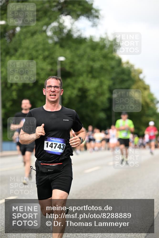 29.06.2025 - hella hamburg halbmarathon Dr. Thomas Lammeyer http://msf.ph/oto/8288889 29.06.2025 10:37:16 Kennedybrücke 1078, 1199, 1324, 1373, 1732, 1879, 2059, 2384, 2838, 3221, 3341, 3391, 3422, 3560, 3653, 3708, 3871, 4030, 4096, 4164, 4446, 4555, 5156, 5581, 5917, 6773, 6861, 7135, 7750, 8170, 8175, 8595, 8839, 8993, 9034, 9289, 9471, 9750, 9768, 9780, 10770 meine-sportfotos.de