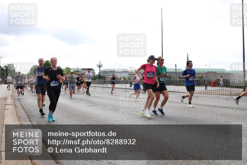 29.06.2025 - hella hamburg halbmarathon Lena Gebhardt http://msf.ph/oto/8288932 29.06.2025 10:36:10 Lombardsbrücke 15248, 1387, 14189, 7086, 18233, 6184, 8356, 1008, 1010, 1036, 1102, 1108, 1183, 1224, 1336, 1775, 1780, 1835, 2352, 2520, 2811, 2827, 2870, 3243, 3398, 3401, 3404, 3598, 3699, 3741, 3877, 3990, 4245, 4326, 4413, 4442, 4798, 4902, 4937, 5012, 5246, 5427, 5540, 5573, 5666, 5747, 5809, 5919, 6021, 6092, 6093, 6184, 6417, 6667, 6845, 6896, 7086, 7111, 7140, 7275, 7304, 7575, 7576, 8333, 8356, 8498, 8530, 8581, 8947, 9115, 9117, 9229, 9432, 9819, 12408 meine-sportfotos.de