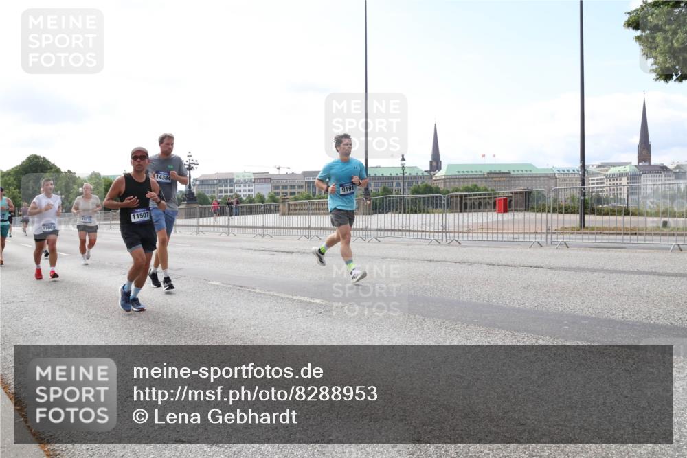 29.06.2025 - hella hamburg halbmarathon Lena Gebhardt http://msf.ph/oto/8288953 29.06.2025 10:11:49 Lombardsbrücke 1328, 1531, 1866, 1992, 3363, 4227, 5379, 5605, 7571, 8115, 8807, 8810, 9191, 9428, 10042, 10372, 10409, 10428, 11321, 11507, 11525, 11537, 11581, 11755, 11917, 12473, 13171, 13177, 13203, 13542, 13939, 13958, 14008, 14196, 14384, 15137, 15797, 15945, 16976, 17080, 17638, 17774, 17866, 18261, 18278, 18382, 18395, 18655, 19172 meine-sportfotos.de