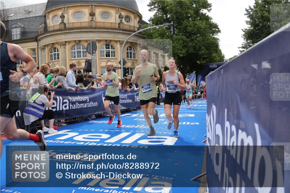 29.06.2025 - hella hamburg halbmarathon Strokosch-Dieckow http://msf.ph/oto/8288972 29.06.2025 10:49:02 Ziel 1381, 1452, 2260, 3213, 3985, 4832, 4847, 4890, 6389, 7297, 8302, 8821, 8889, 9695, 10184, 12534, 13183, 13614, 13688, 16414, 16627, 17173, 17632, 18598, 18842 meine-sportfotos.de