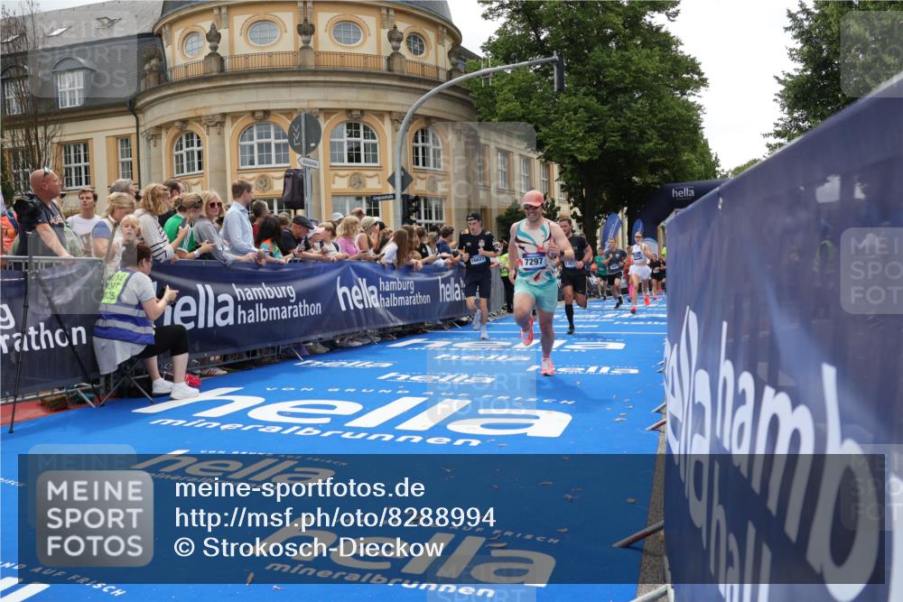 29.06.2025 - hella hamburg halbmarathon Strokosch-Dieckow http://msf.ph/oto/8288994 29.06.2025 10:49:04 Ziel 1381, 1452, 2260, 3985, 4832, 4847, 4890, 6389, 7297, 8302, 8821, 8889, 9695, 10184, 13183, 13614, 13688, 15523, 16414, 16627, 16731, 17173, 17632, 18598, 18842 meine-sportfotos.de