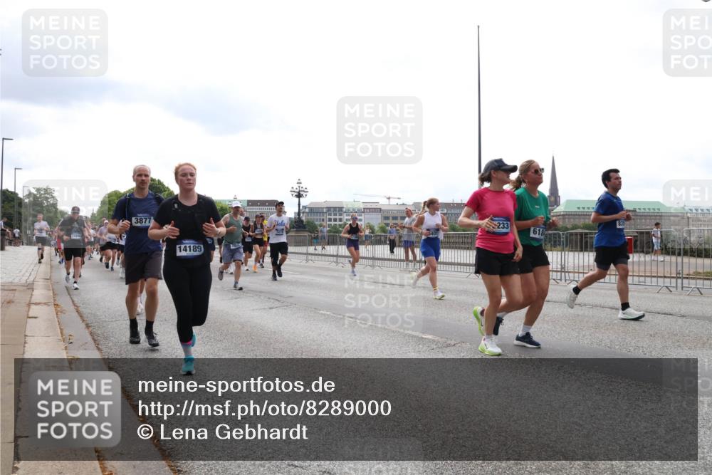 29.06.2025 - hella hamburg halbmarathon Lena Gebhardt http://msf.ph/oto/8289000 29.06.2025 10:36:11 Lombardsbrücke 3877, 14189, 7006, 233, 618, 1008, 1010, 1036, 1102, 1108, 1183, 1224, 1336, 1775, 1780, 1835, 2352, 2520, 2811, 2827, 2870, 3243, 3398, 3401, 3404, 3598, 3699, 3741, 3877, 3990, 4245, 4326, 4413, 4442, 4798, 4902, 4937, 5012, 5246, 5427, 5540, 5573, 5666, 5747, 5809, 5919, 6021, 6092, 6093, 6184, 6417, 6667, 6845, 6896, 7086, 7111, 7140, 7275, 7304, 7575, 7576, 7632, 8333, 8356, 8498, 8530, 8581, 8947, 9115, 9117, 9229, 9432, 9819, 12408 meine-sportfotos.de