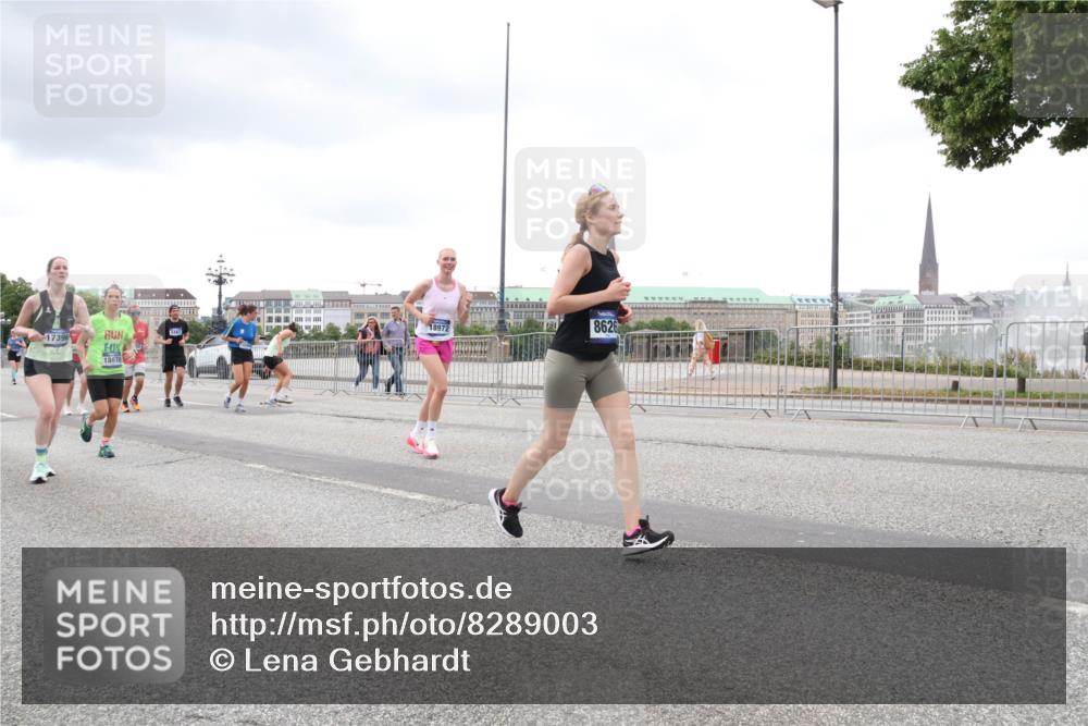 29.06.2025 - hella hamburg halbmarathon Lena Gebhardt http://msf.ph/oto/8289003 29.06.2025 10:55:36 Lombardsbrücke 17396, 5487, 18670, 18972, 8626, 1013, 1616, 1873, 1917, 2090, 2452, 3101, 3115, 3157, 3244, 3577, 4039, 4470, 4628, 4896, 5040, 5220, 5222, 5483, 5487, 5575, 6055, 6056, 6113, 6257, 6395, 6396, 6594, 7219, 7548, 7680, 7766, 7969, 8110, 8403, 8519, 8527, 8532, 8626, 8648, 9548, 9614, 9618, 9857, 9858, 9861, 9865, 9956, 10094, 10436, 10438, 10449, 10458, 10559, 10593, 10885, 11109, 11737, 11903, 11962, 11963, 12695, 12902, 13098, 13230, 14727, 15152, 15160, 16385 meine-sportfotos.de