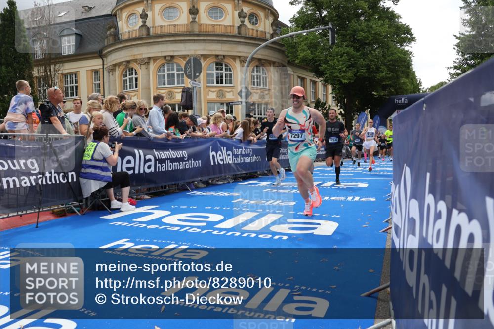 29.06.2025 - hella hamburg halbmarathon Strokosch-Dieckow http://msf.ph/oto/8289010 29.06.2025 10:49:04 Ziel 1381, 1452, 2260, 3985, 4832, 4847, 4890, 6389, 7297, 8302, 8821, 8889, 9695, 10184, 13183, 13614, 13688, 15523, 16414, 16627, 16731, 17173, 17632, 18598, 18842 meine-sportfotos.de
