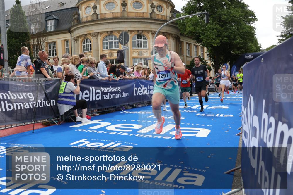 29.06.2025 - hella hamburg halbmarathon Strokosch-Dieckow http://msf.ph/oto/8289021 29.06.2025 10:49:05 Ziel 1381, 1452, 2013, 4832, 4847, 4890, 6389, 7297, 8302, 8821, 9695, 10184, 13614, 13688, 15523, 16414, 16627, 16731, 17173, 17632, 18598, 18842 meine-sportfotos.de