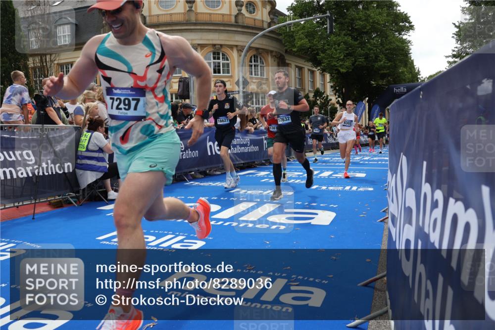 29.06.2025 - hella hamburg halbmarathon Strokosch-Dieckow http://msf.ph/oto/8289036 29.06.2025 10:49:05 Ziel 1381, 1452, 2013, 4832, 4847, 4890, 6389, 7297, 8302, 8821, 9695, 10184, 13614, 13688, 15523, 16414, 16627, 16731, 17173, 17632, 18598, 18842 meine-sportfotos.de