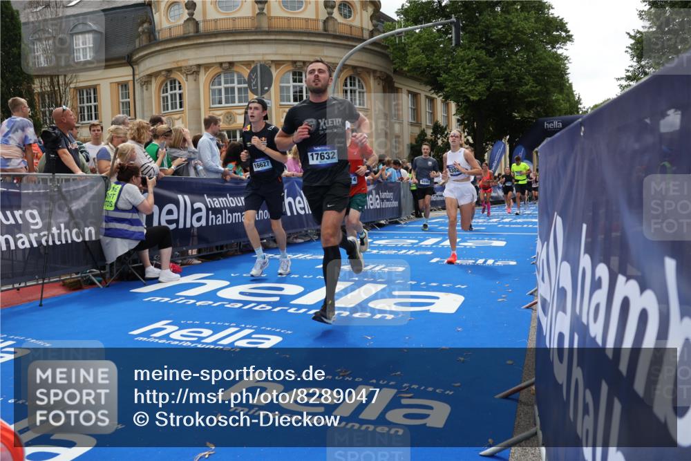 29.06.2025 - hella hamburg halbmarathon Strokosch-Dieckow http://msf.ph/oto/8289047 29.06.2025 10:49:05 Ziel 1381, 1452, 2013, 4832, 4847, 4890, 6389, 7297, 8302, 8821, 9695, 10184, 13614, 13688, 15523, 16414, 16627, 16731, 17173, 17632, 18598, 18842 meine-sportfotos.de