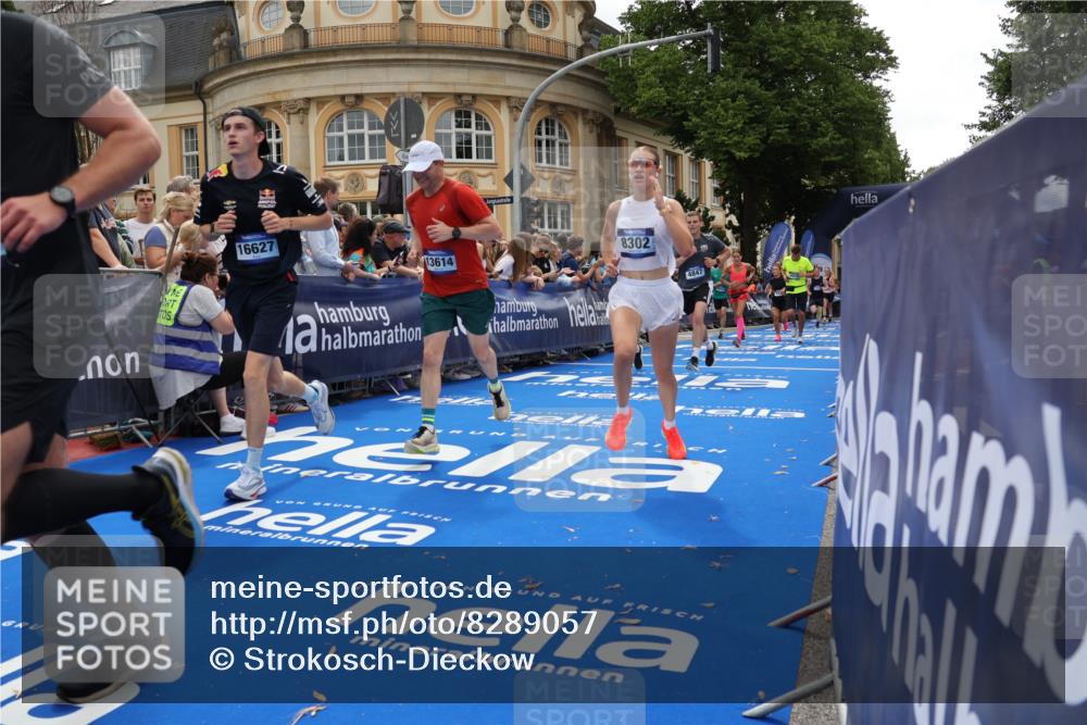 29.06.2025 - hella hamburg halbmarathon Strokosch-Dieckow http://msf.ph/oto/8289057 29.06.2025 10:49:06 Ziel 2013, 4832, 4847, 4890, 6389, 7297, 8302, 8821, 9695, 10184, 13614, 13688, 15523, 16414, 16627, 16731, 17173, 17632, 18598, 18842 meine-sportfotos.de