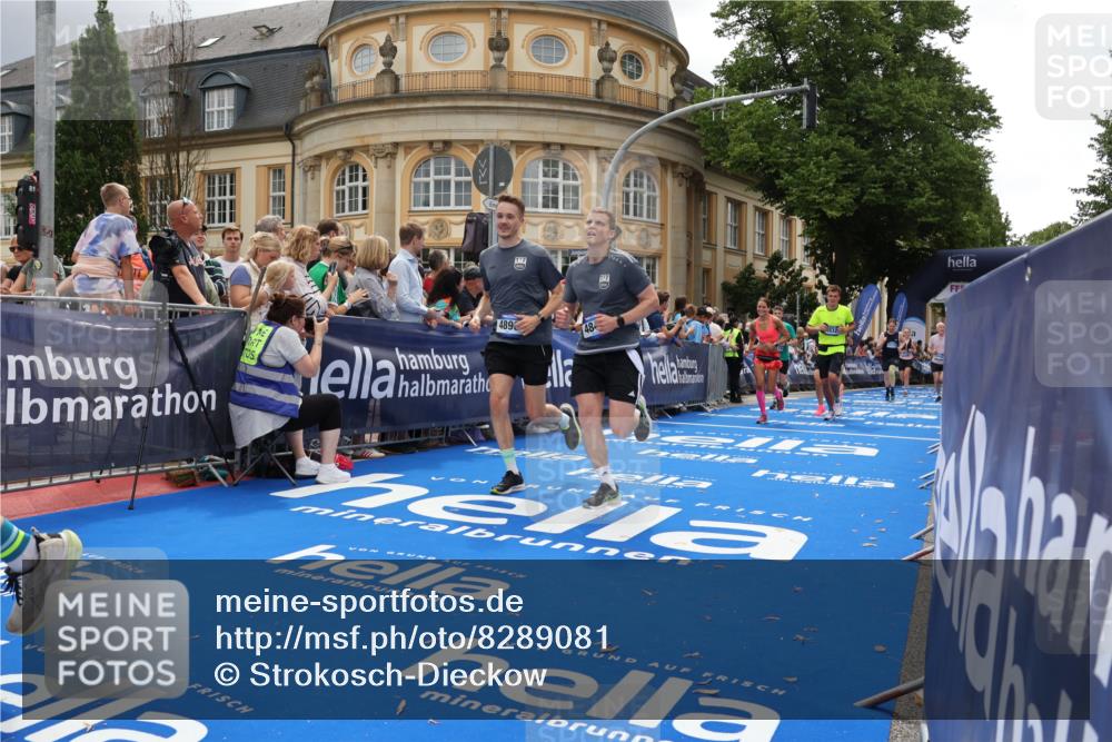 29.06.2025 - hella hamburg halbmarathon Strokosch-Dieckow http://msf.ph/oto/8289081 29.06.2025 10:49:07 Ziel 2013, 4832, 4847, 4890, 6389, 7297, 8112, 8302, 8821, 10184, 13614, 15523, 16369, 16414, 16627, 16731, 17173, 17632, 18598, 18842 meine-sportfotos.de