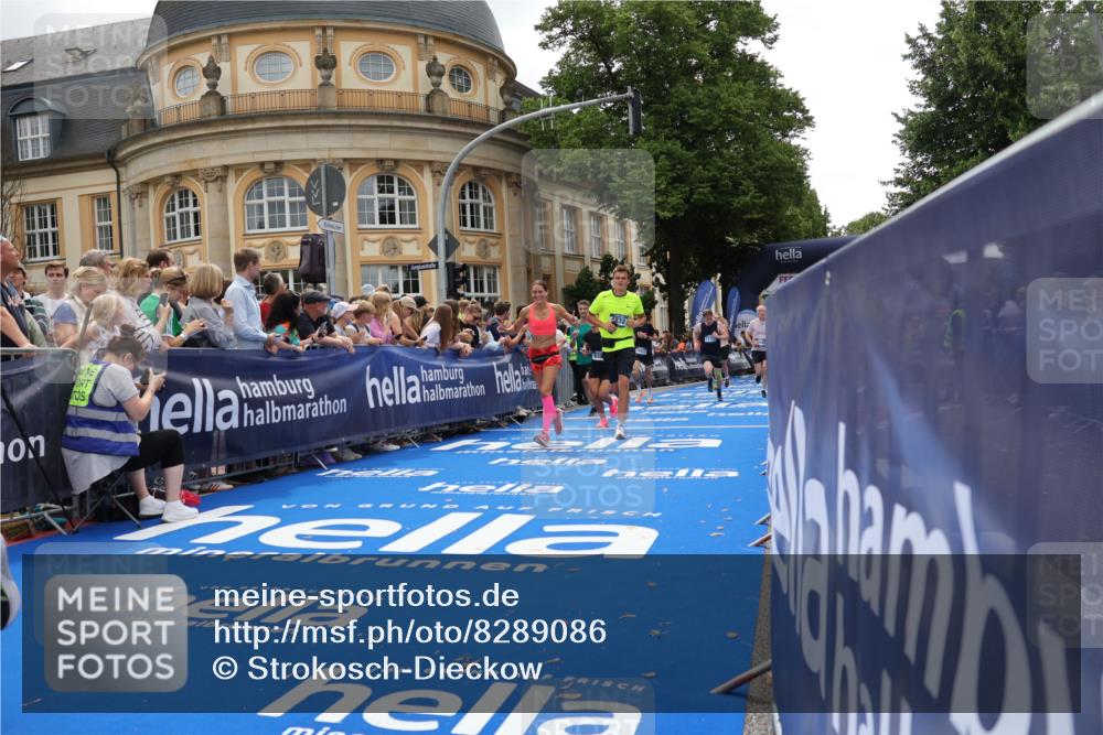 29.06.2025 - hella hamburg halbmarathon Strokosch-Dieckow http://msf.ph/oto/8289086 29.06.2025 10:49:08 Ziel 2013, 4832, 4847, 4890, 6389, 7297, 8112, 8302, 9348, 10184, 13450, 13614, 15523, 16369, 16414, 16627, 16731, 17173, 17632, 18598, 18842 meine-sportfotos.de
