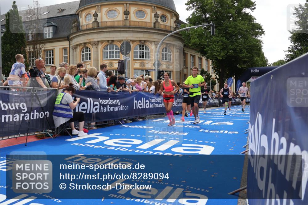 29.06.2025 - hella hamburg halbmarathon Strokosch-Dieckow http://msf.ph/oto/8289094 29.06.2025 10:49:09 Ziel 2013, 4832, 4847, 4890, 6389, 8112, 8302, 9348, 10053, 10184, 13450, 13614, 15523, 16369, 16414, 16627, 16731, 17173, 17632, 18598, 18842 meine-sportfotos.de