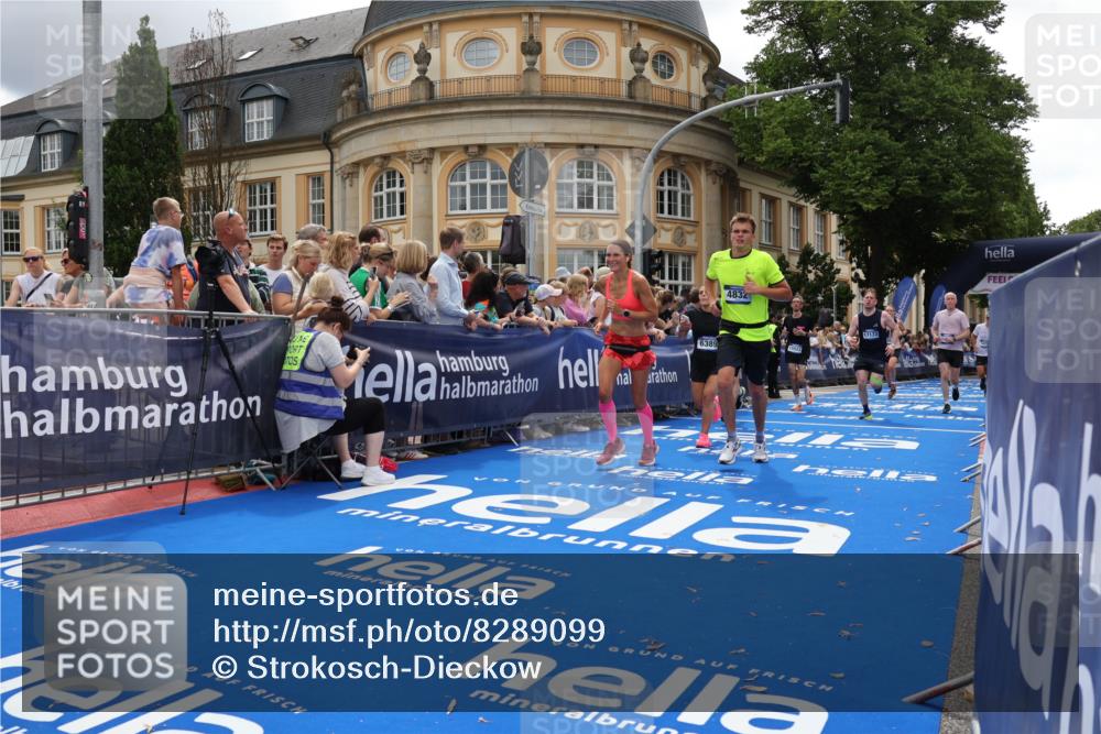 29.06.2025 - hella hamburg halbmarathon Strokosch-Dieckow http://msf.ph/oto/8289099 29.06.2025 10:49:09 Ziel 2013, 4832, 4847, 4890, 6389, 8112, 8302, 9348, 10053, 10184, 13450, 13614, 15523, 16369, 16414, 16627, 16731, 17173, 17632, 18598, 18842 meine-sportfotos.de