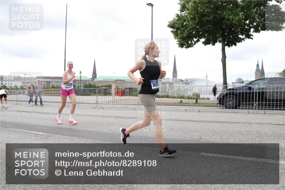 29.06.2025 - hella hamburg halbmarathon Lena Gebhardt http://msf.ph/oto/8289108 29.06.2025 10:55:36 Lombardsbrücke 18972, 8626, 1013, 1616, 1873, 1917, 2090, 2452, 3101, 3115, 3157, 3244, 3577, 4039, 4470, 4628, 4896, 5040, 5220, 5222, 5483, 5487, 5575, 6055, 6056, 6113, 6257, 6395, 6396, 6594, 7219, 7548, 7680, 7766, 7969, 8110, 8403, 8519, 8527, 8532, 8626, 8648, 9548, 9614, 9618, 9857, 9858, 9861, 9865, 9956, 10094, 10436, 10438, 10449, 10458, 10559, 10593, 10885, 11109, 11737, 11903, 11962, 11963, 12695, 12902, 13098, 13230, 14727, 15152, 15160, 16385 meine-sportfotos.de