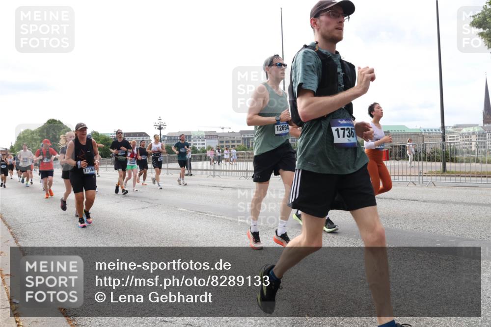 29.06.2025 - hella hamburg halbmarathon Lena Gebhardt http://msf.ph/oto/8289133 29.06.2025 10:21:06 Lombardsbrücke 316, 17155, 12694, 1736, 1028, 1266, 1658, 2053, 2101, 2271, 2325, 2383, 2635, 2815, 2834, 2923, 2945, 2956, 2986, 3122, 3161, 3247, 3453, 3781, 3813, 4082, 4288, 4350, 5041, 5061, 5373, 5395, 5493, 5625, 5767, 6275, 6308, 6608, 6844, 7228, 7522, 7553, 7608, 8113, 8724, 8726, 8844, 8940, 9005, 9011, 9108, 9236, 9501, 9981, 10050, 10350, 10585, 10602, 11100, 11145, 11698, 12175, 12694, 12844, 13057, 13508 meine-sportfotos.de