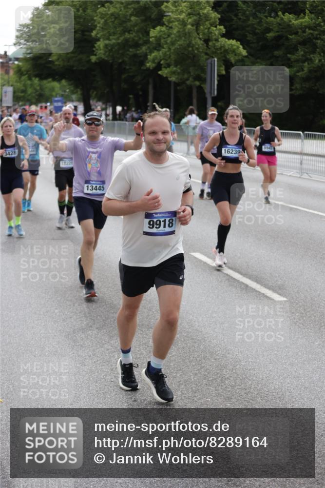 29.06.2025 - hella hamburg halbmarathon Jannik Wohlers http://msf.ph/oto/8289164 29.06.2025 10:36:07 Lombardsbrücke 1102, 1224, 2124, 3398, 3428, 4442, 5012, 5427, 5540, 5573, 5747, 5919, 6190, 6667, 7632, 8498, 8530, 8945, 9115, 9117, 9229, 9918, 10024, 10112, 10336, 10341, 10984, 11541, 11637, 12493, 13092, 13265, 13445, 14296, 15077, 15234, 15568, 15707, 15805, 16239, 16977, 17156, 17807, 18152, 18226, 18488, 18644, 18646, 18918, 18929 meine-sportfotos.de
