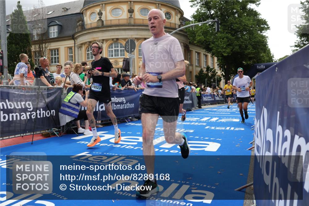 29.06.2025 - hella hamburg halbmarathon Strokosch-Dieckow http://msf.ph/oto/8289168 29.06.2025 10:49:12 Ziel 2013, 4832, 6158, 6389, 8112, 9348, 10053, 10184, 10189, 13450, 14526, 15523, 16369, 16414, 16731, 17173, 18598, 18842 meine-sportfotos.de