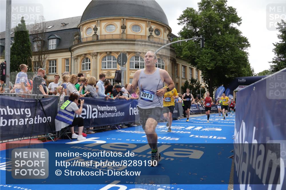 29.06.2025 - hella hamburg halbmarathon Strokosch-Dieckow http://msf.ph/oto/8289190 29.06.2025 10:49:15 Ziel 2013, 4183, 4185, 6158, 6389, 8112, 9348, 10053, 10184, 10189, 11819, 13450, 14526, 15422, 15523, 16369, 16414, 16731, 18842 meine-sportfotos.de