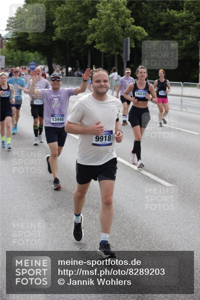 29.06.2025 - hella hamburg halbmarathon Jannik Wohlers http://msf.ph/oto/8289203 29.06.2025 10:36:07 Lombardsbrücke 1102, 1224, 2124, 3398, 3428, 4442, 5012, 5427, 5540, 5573, 5747, 5919, 6190, 6667, 7632, 8498, 8530, 8945, 9115, 9117, 9229, 9918, 10024, 10112, 10336, 10341, 10984, 11541, 11637, 12493, 13092, 13265, 13445, 14296, 15077, 15234, 15568, 15707, 15805, 16239, 16977, 17156, 17807, 18152, 18226, 18488, 18644, 18646, 18918, 18929 meine-sportfotos.de