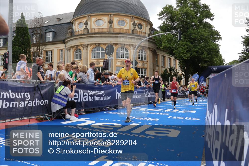 29.06.2025 - hella hamburg halbmarathon Strokosch-Dieckow http://msf.ph/oto/8289204 29.06.2025 10:49:16 Ziel 2013, 4183, 4185, 6158, 8112, 9348, 10053, 10184, 10189, 11819, 13450, 14526, 15422, 15523, 16369, 16414, 16731, 18842 meine-sportfotos.de