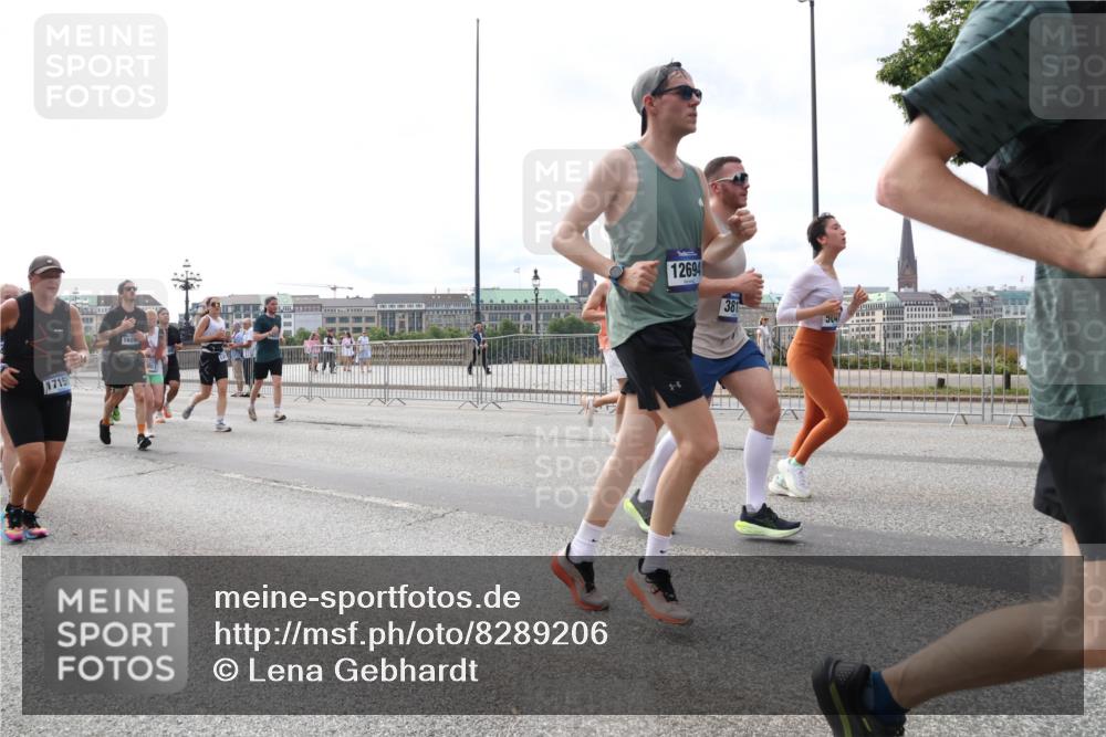 29.06.2025 - hella hamburg halbmarathon Lena Gebhardt http://msf.ph/oto/8289206 29.06.2025 10:21:06 Lombardsbrücke 1715, 12694, 381, 304, 1028, 1266, 1658, 2053, 2101, 2271, 2325, 2383, 2635, 2815, 2834, 2923, 2945, 2956, 2986, 3122, 3161, 3247, 3453, 3781, 3813, 4082, 4288, 4350, 5041, 5061, 5373, 5395, 5493, 5625, 5767, 6275, 6308, 6608, 6844, 7228, 7522, 7553, 7608, 8113, 8724, 8726, 8844, 8940, 9005, 9011, 9108, 9236, 9501, 9981, 10050, 10350, 10585, 10602, 11100, 11145, 11698, 12175, 12694, 12844, 13057, 13508 meine-sportfotos.de