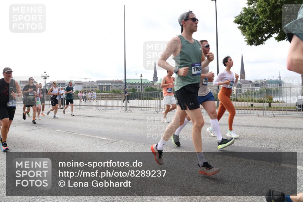 29.06.2025 - hella hamburg halbmarathon Lena Gebhardt http://msf.ph/oto/8289237 29.06.2025 10:21:06 Lombardsbrücke 1715, 1689, 15470, 12694, 381, 504, 1028, 1266, 1658, 2053, 2101, 2271, 2325, 2383, 2635, 2815, 2834, 2923, 2945, 2956, 2986, 3122, 3161, 3247, 3453, 3781, 3813, 4082, 4288, 4350, 5041, 5061, 5373, 5395, 5493, 5625, 5767, 6275, 6308, 6608, 6844, 7228, 7522, 7553, 7608, 8113, 8724, 8726, 8844, 8940, 9005, 9011, 9108, 9236, 9501, 9981, 10050, 10350, 10585, 10602, 11100, 11145, 11698, 12175, 12694, 12844, 13057, 13508 meine-sportfotos.de