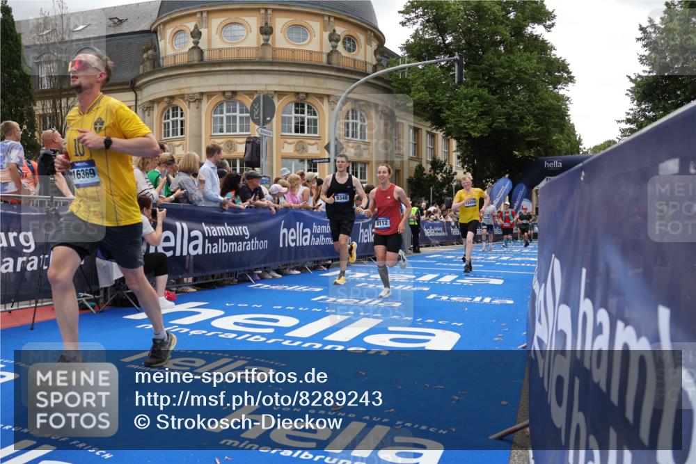 29.06.2025 - hella hamburg halbmarathon Strokosch-Dieckow http://msf.ph/oto/8289243 29.06.2025 10:49:17 Ziel 2013, 4183, 4185, 6158, 8112, 9348, 10053, 10189, 11819, 12670, 13450, 14526, 15422, 15523, 15784, 15894, 15966, 16369, 16731 meine-sportfotos.de
