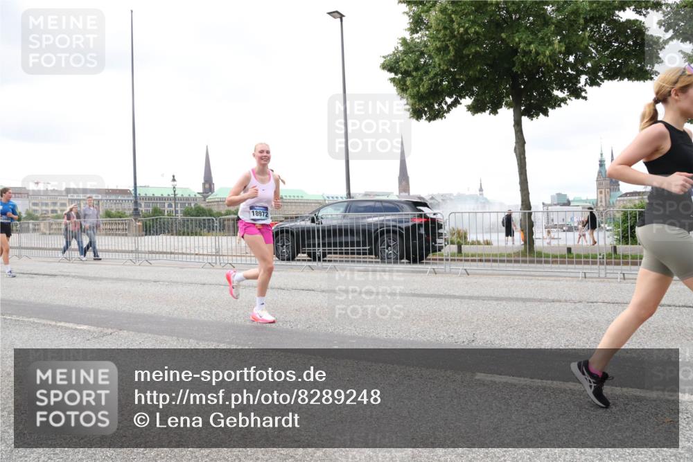 29.06.2025 - hella hamburg halbmarathon Lena Gebhardt http://msf.ph/oto/8289248 29.06.2025 10:55:37 Lombardsbrücke 10885, 18972, 1013, 1616, 1873, 1917, 2090, 2452, 3101, 3115, 3157, 3244, 3577, 4039, 4265, 4470, 4628, 4896, 5040, 5220, 5222, 5483, 5487, 5575, 6055, 6056, 6113, 6257, 6395, 6396, 6594, 7219, 7548, 7680, 7766, 7969, 8110, 8403, 8519, 8527, 8532, 8533, 8626, 8648, 9548, 9614, 9618, 9857, 9858, 9861, 9865, 9956, 10094, 10436, 10438, 10449, 10458, 10559, 10593, 10885, 11109, 11903, 11962, 11963, 12695, 12902, 13098, 13230, 14727, 15152, 15160, 16385 meine-sportfotos.de