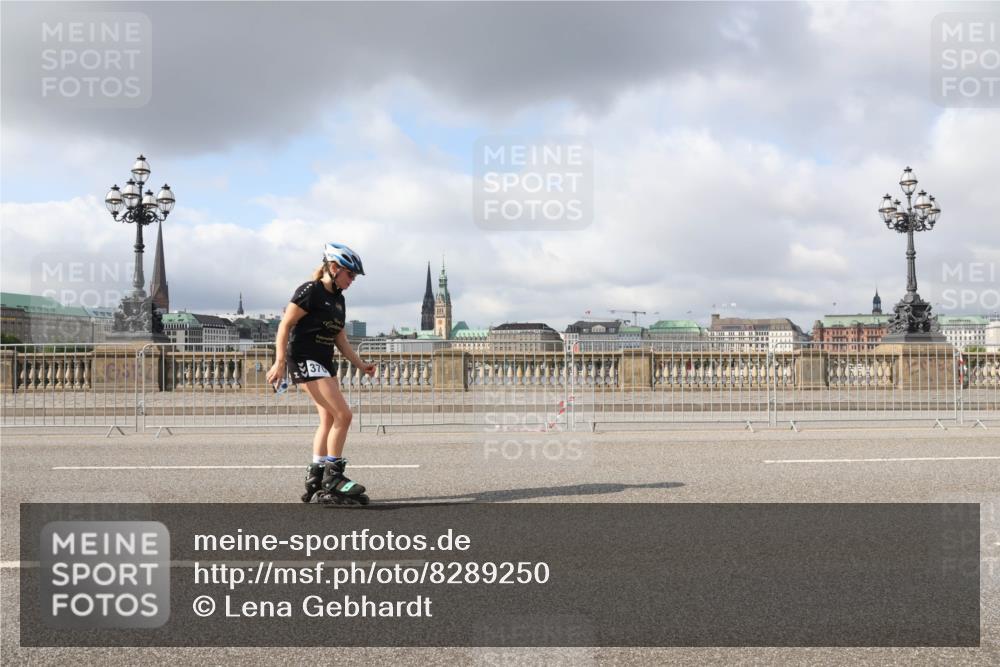 29.06.2025 - hella hamburg halbmarathon Lena Gebhardt http://msf.ph/oto/8289250 29.06.2025 09:05:48 Lombardsbrücke  meine-sportfotos.de