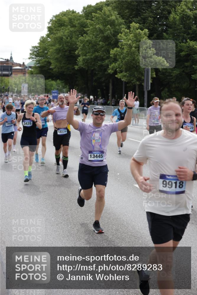 29.06.2025 - hella hamburg halbmarathon Jannik Wohlers http://msf.ph/oto/8289283 29.06.2025 10:36:07 Lombardsbrücke 1102, 1224, 2124, 3398, 3428, 4442, 5012, 5427, 5540, 5573, 5747, 5919, 6190, 6667, 7632, 8498, 8530, 8945, 9115, 9117, 9229, 9918, 10024, 10112, 10336, 10341, 10984, 11541, 11637, 12493, 13092, 13265, 13445, 14296, 15077, 15234, 15568, 15707, 15805, 16239, 16977, 17156, 17807, 18152, 18226, 18488, 18644, 18646, 18918, 18929 meine-sportfotos.de