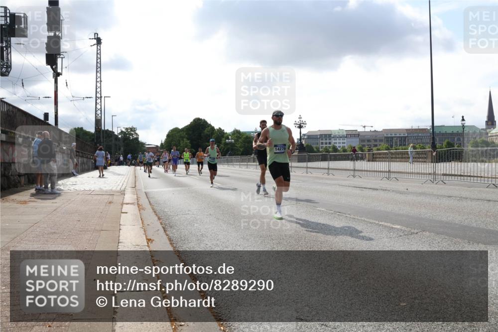 29.06.2025 - hella hamburg halbmarathon Lena Gebhardt http://msf.ph/oto/8289290 29.06.2025 09:46:13 Lombardsbrücke 14276, 1080, 1686, 1894, 2460, 2525, 3809, 3843, 3955, 4463, 4812, 5042, 5187, 5550, 6169, 6495, 6878, 7055, 7186, 7534, 7845, 7880, 7901, 7965, 8062, 8784, 8864, 8956, 9345, 10270, 10298, 10453, 10484, 10865, 10929, 11199, 11230, 11282, 11833, 12189, 12232, 12681, 12987, 13167, 13252, 13343, 13617, 13686, 13754, 14167, 14276, 14293, 15115, 15391, 15689, 16065, 16140, 16507, 16580, 16931, 17213, 17768 meine-sportfotos.de