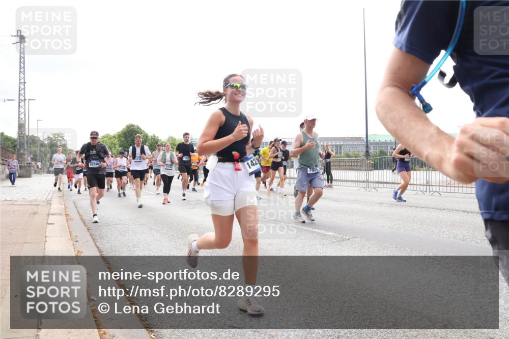 29.06.2025 - hella hamburg halbmarathon Lena Gebhardt http://msf.ph/oto/8289295 29.06.2025 10:36:12 Lombardsbrücke 1008, 1010, 1036, 1102, 1108, 1183, 1224, 1336, 1775, 1780, 1835, 2352, 2520, 2811, 2827, 2870, 3398, 3401, 3404, 3598, 3699, 3741, 3877, 3990, 4245, 4326, 4413, 4442, 4798, 4937, 5012, 5246, 5427, 5540, 5573, 5666, 5747, 5809, 5919, 6021, 6092, 6093, 6184, 6417, 6667, 6845, 6896, 7086, 7111, 7140, 7275, 7304, 7575, 7576, 7632, 8333, 8356, 8498, 8530, 8581, 8947, 9115, 9117, 9229, 9432, 9819, 12408 meine-sportfotos.de