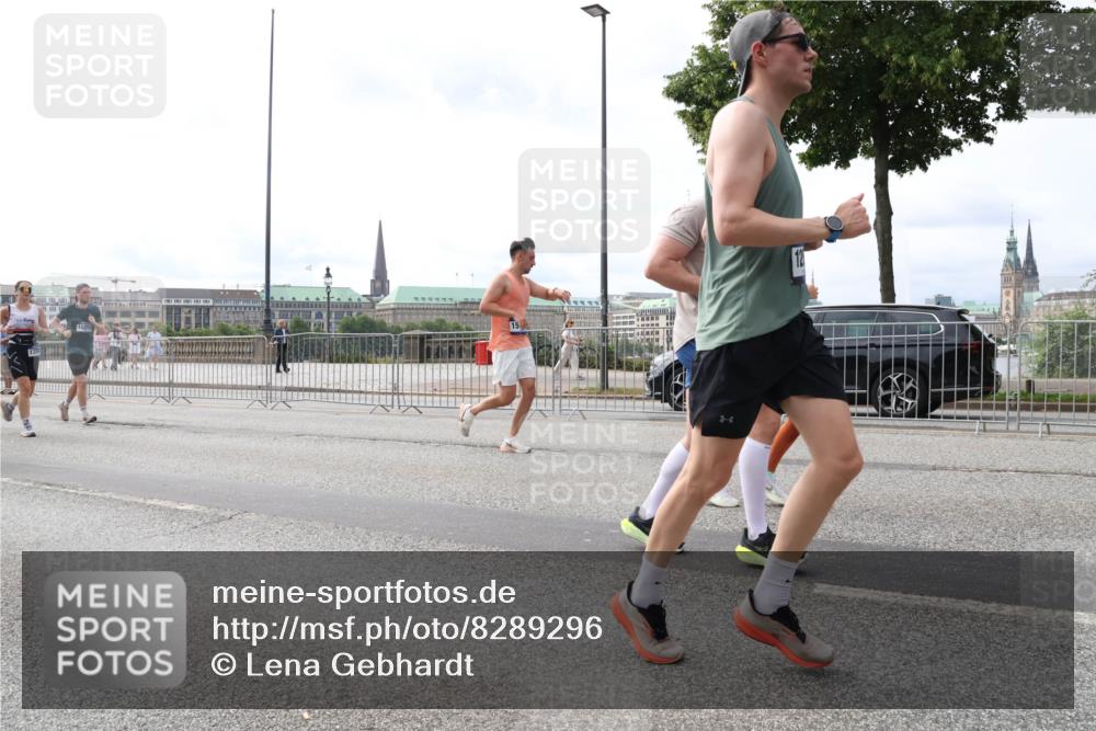 29.06.2025 - hella hamburg halbmarathon Lena Gebhardt http://msf.ph/oto/8289296 29.06.2025 10:21:07 Lombardsbrücke 15, 1028, 1266, 1658, 2053, 2101, 2271, 2325, 2383, 2635, 2815, 2834, 2923, 2945, 2956, 2986, 3122, 3161, 3247, 3453, 3781, 3813, 3817, 4082, 4288, 4350, 5041, 5061, 5373, 5395, 5493, 5767, 6275, 6308, 6608, 6844, 7228, 7375, 7522, 7553, 7608, 8113, 8724, 8726, 8844, 8940, 9005, 9011, 9100, 9108, 9236, 9501, 9981, 10050, 10350, 10585, 10602, 11100, 11145, 11698, 12175, 12694, 12844, 13057, 13508 meine-sportfotos.de