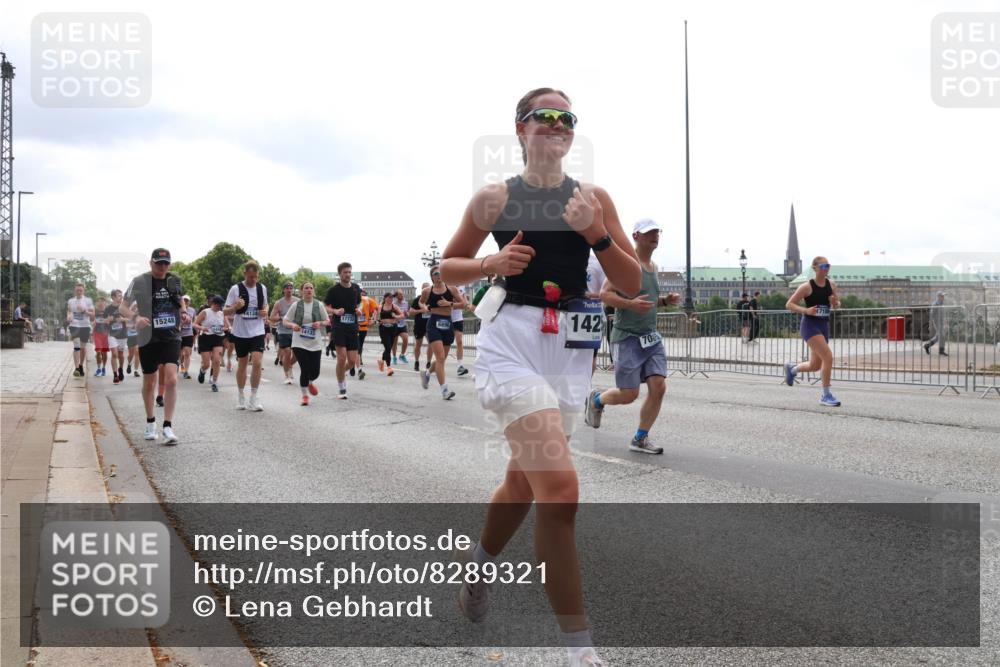 29.06.2025 - hella hamburg halbmarathon Lena Gebhardt http://msf.ph/oto/8289321 29.06.2025 10:36:13 Lombardsbrücke 15248, 4134, 14133, 17732, 142, 70, 1008, 1010, 1036, 1102, 1108, 1183, 1224, 1775, 1780, 1835, 2352, 2520, 2811, 2827, 2870, 3398, 3401, 3404, 3598, 3699, 3741, 3877, 3990, 4245, 4326, 4413, 4442, 4798, 4937, 5012, 5246, 5427, 5540, 5573, 5666, 5747, 5809, 5919, 6021, 6092, 6093, 6184, 6190, 6417, 6667, 6845, 6896, 7086, 7111, 7140, 7275, 7304, 7575, 7576, 7632, 8333, 8356, 8498, 8530, 8581, 8945, 8947, 9115, 9117, 9229, 9432, 12408 meine-sportfotos.de