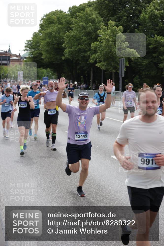 29.06.2025 - hella hamburg halbmarathon Jannik Wohlers http://msf.ph/oto/8289322 29.06.2025 10:36:07 Lombardsbrücke 1102, 1224, 2124, 3398, 3428, 4442, 5012, 5427, 5540, 5573, 5747, 5919, 6190, 6667, 7632, 8498, 8530, 8945, 9115, 9117, 9229, 9918, 10024, 10112, 10336, 10341, 10984, 11541, 11637, 12493, 13092, 13265, 13445, 14296, 15077, 15234, 15568, 15707, 15805, 16239, 16977, 17156, 17807, 18152, 18226, 18488, 18644, 18646, 18918, 18929 meine-sportfotos.de