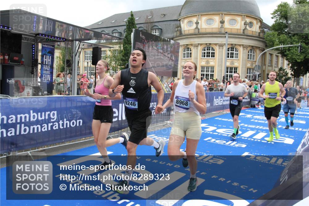 29.06.2025 - hella hamburg halbmarathon Michael Strokosch http://msf.ph/oto/8289323 29.06.2025 10:56:01 Ziel 3042, 4772, 7147, 8968, 9246, 10084, 14867, 15184, 15868, 15884, 16176 meine-sportfotos.de