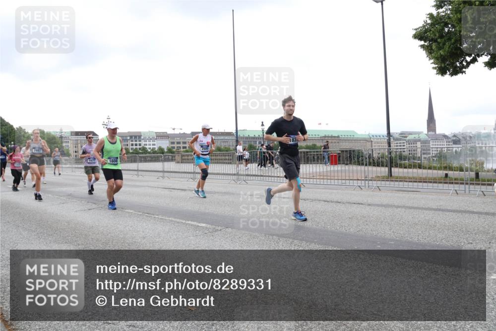 29.06.2025 - hella hamburg halbmarathon Lena Gebhardt http://msf.ph/oto/8289331 29.06.2025 10:46:40 Lombardsbrücke 1073, 1286, 1363, 1371, 1375, 1429, 1465, 1532, 1608, 1720, 1837, 1999, 2162, 2211, 2320, 2500, 2697, 2981, 3277, 3406, 3407, 3469, 3734, 3823, 4119, 4202, 4296, 4342, 4355, 4448, 4604, 5697, 5700, 5854, 5953, 6068, 6124, 6161, 6740, 7303, 7364, 7368, 7374, 7412, 7767, 7827, 7960, 7983, 8047, 8477, 8486, 8551, 8553, 8700, 9129, 9337, 9691, 10153, 10230, 11361, 11910, 12298, 12333, 12507, 12522, 13969, 14261, 15852, 16882, 16987 meine-sportfotos.de