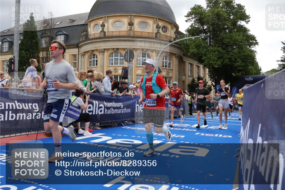 29.06.2025 - hella hamburg halbmarathon Strokosch-Dieckow http://msf.ph/oto/8289356 29.06.2025 10:49:22 Ziel 1342, 1476, 2878, 4183, 4185, 6158, 8437, 8813, 9348, 10053, 10189, 11339, 11779, 11819, 12670, 13269, 13450, 14526, 14838, 15422, 15784, 15894, 15966, 16891, 18476, 18887, 18960 meine-sportfotos.de