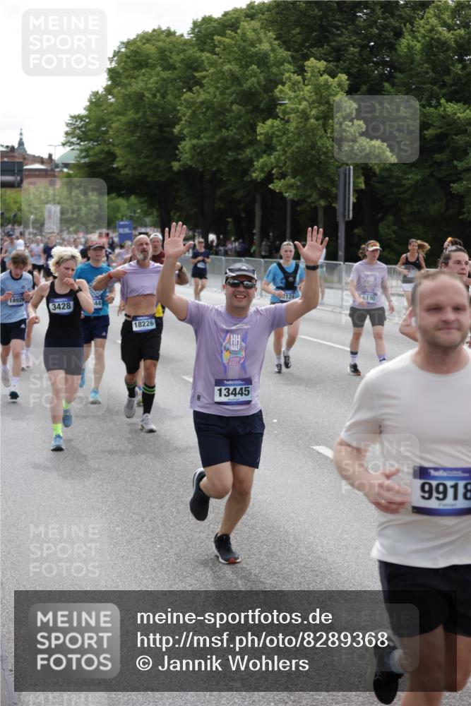 29.06.2025 - hella hamburg halbmarathon Jannik Wohlers http://msf.ph/oto/8289368 29.06.2025 10:36:07 Lombardsbrücke 1102, 1224, 2124, 3398, 3428, 4442, 5012, 5427, 5540, 5573, 5747, 5919, 6190, 6667, 7632, 8498, 8530, 8945, 9115, 9117, 9229, 9918, 10024, 10112, 10336, 10341, 10984, 11541, 11637, 12493, 13092, 13265, 13445, 14296, 15077, 15234, 15568, 15707, 15805, 16239, 16977, 17156, 17807, 18152, 18226, 18488, 18644, 18646, 18918, 18929 meine-sportfotos.de