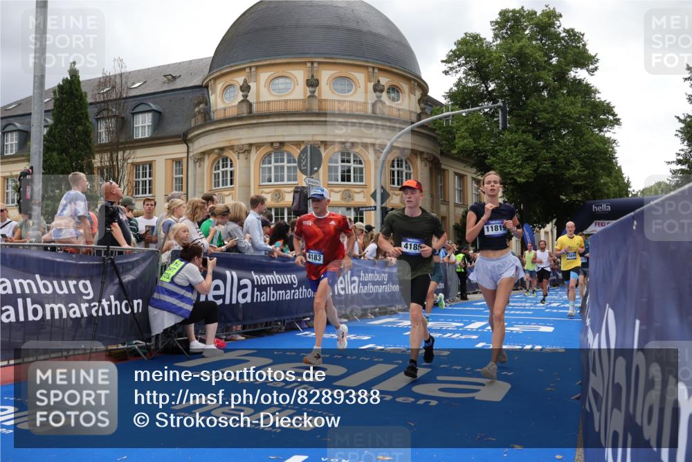 29.06.2025 - hella hamburg halbmarathon Strokosch-Dieckow http://msf.ph/oto/8289388 29.06.2025 10:49:23 Ziel 1342, 1476, 2878, 4183, 4185, 6158, 8437, 8689, 8813, 10053, 10189, 11339, 11779, 11819, 12094, 12670, 13269, 14526, 14838, 15422, 15784, 15894, 15966, 16891, 18476, 18887, 18960 meine-sportfotos.de