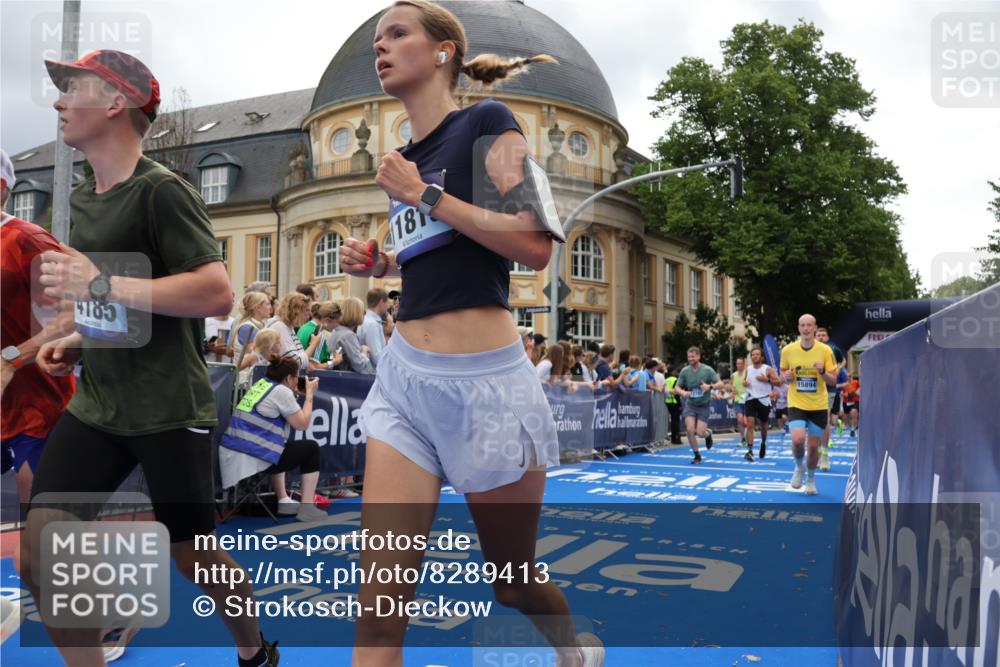 29.06.2025 - hella hamburg halbmarathon Strokosch-Dieckow http://msf.ph/oto/8289413 29.06.2025 10:49:24 Ziel 1342, 1476, 2592, 2596, 2878, 4183, 4185, 6158, 8437, 8689, 8813, 10189, 11339, 11779, 11819, 12094, 12670, 13269, 14526, 14838, 15422, 15784, 15857, 15894, 15966, 16891, 18476, 18887, 18960 meine-sportfotos.de